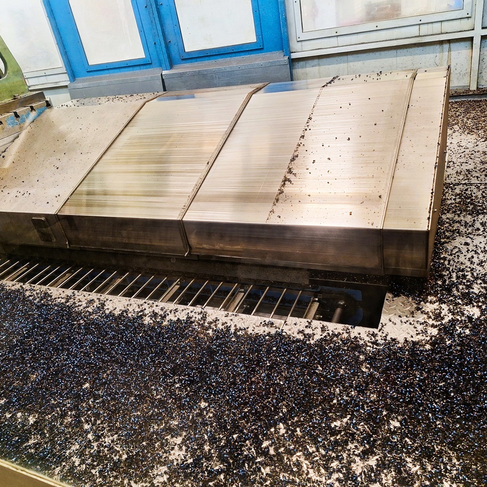 Samodejen odvoz kovinskih ostružkov v zbirni zaboj